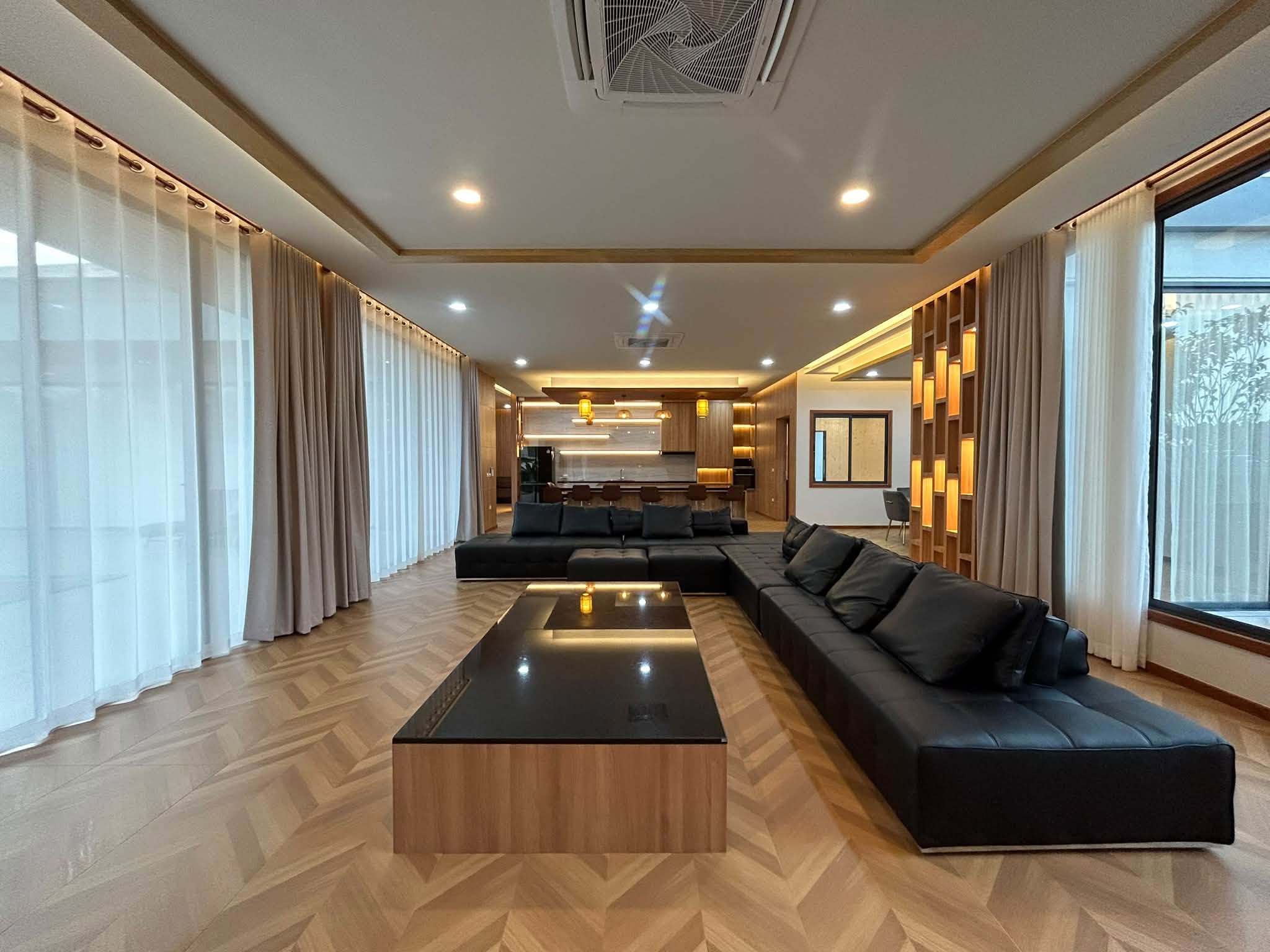 LUXURY 5-BEDROOM POOL VILLA FOR RENT