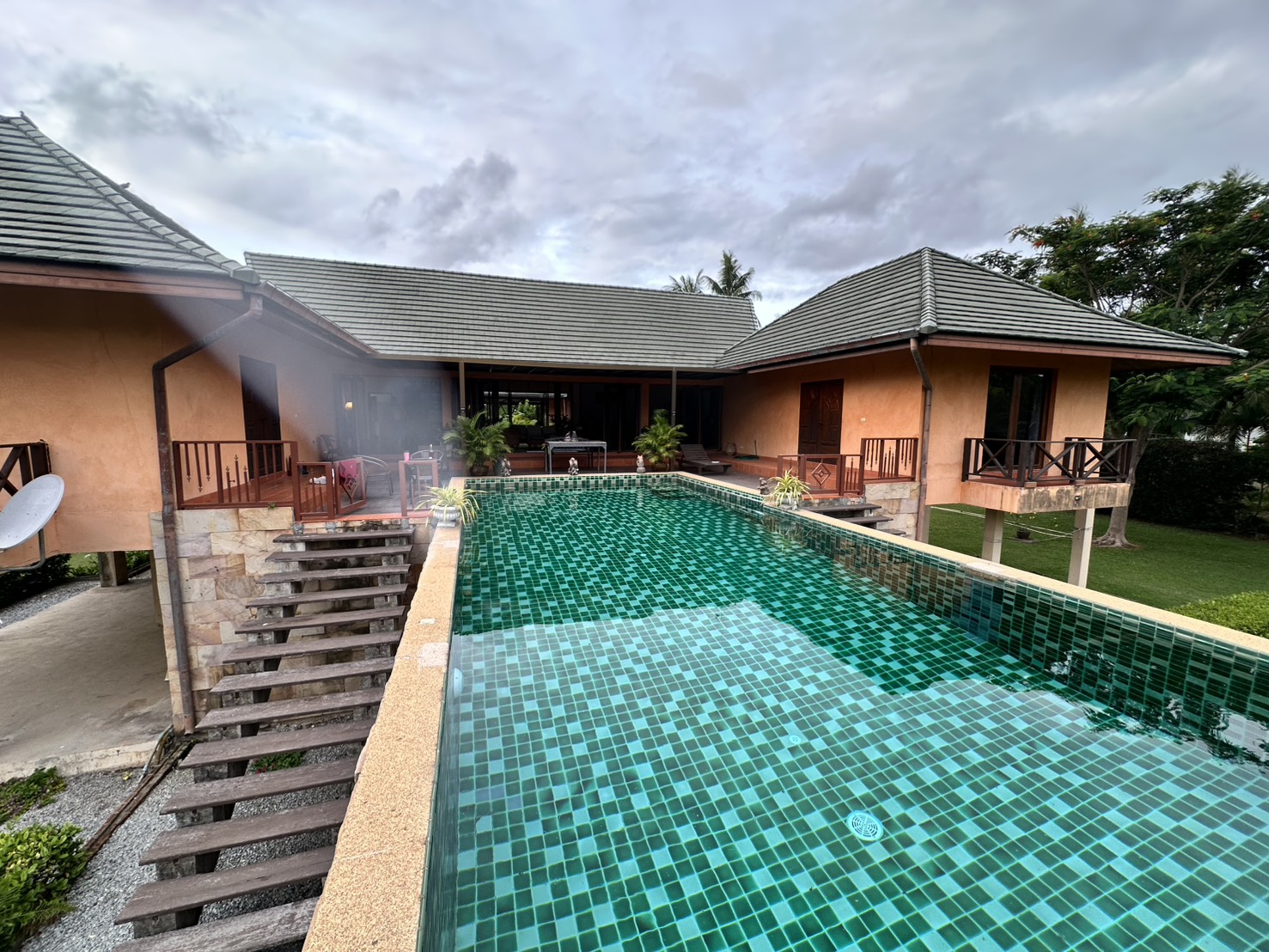 Mansion for Sale in Pattaya, 8 RAI!